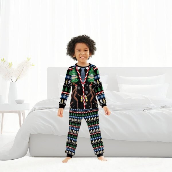 Modelo Christmas Bigfoot Family Pajamas Set
